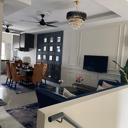 Cheerfull3 Bedroom Townhouse Terrace Kampung Dengkil Exterior photo